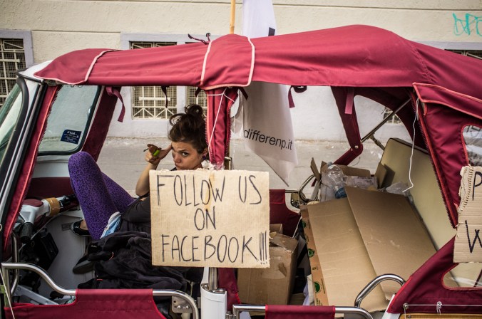 Chi non ha uno stand si arrangia