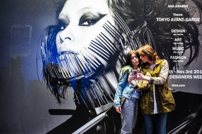 Non c'è articolo alla moda che non abbia una 'selfie' dentro